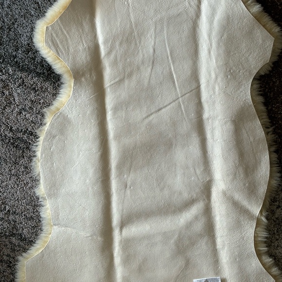 Lamb skin used for pictures. - Picture 3 of 6